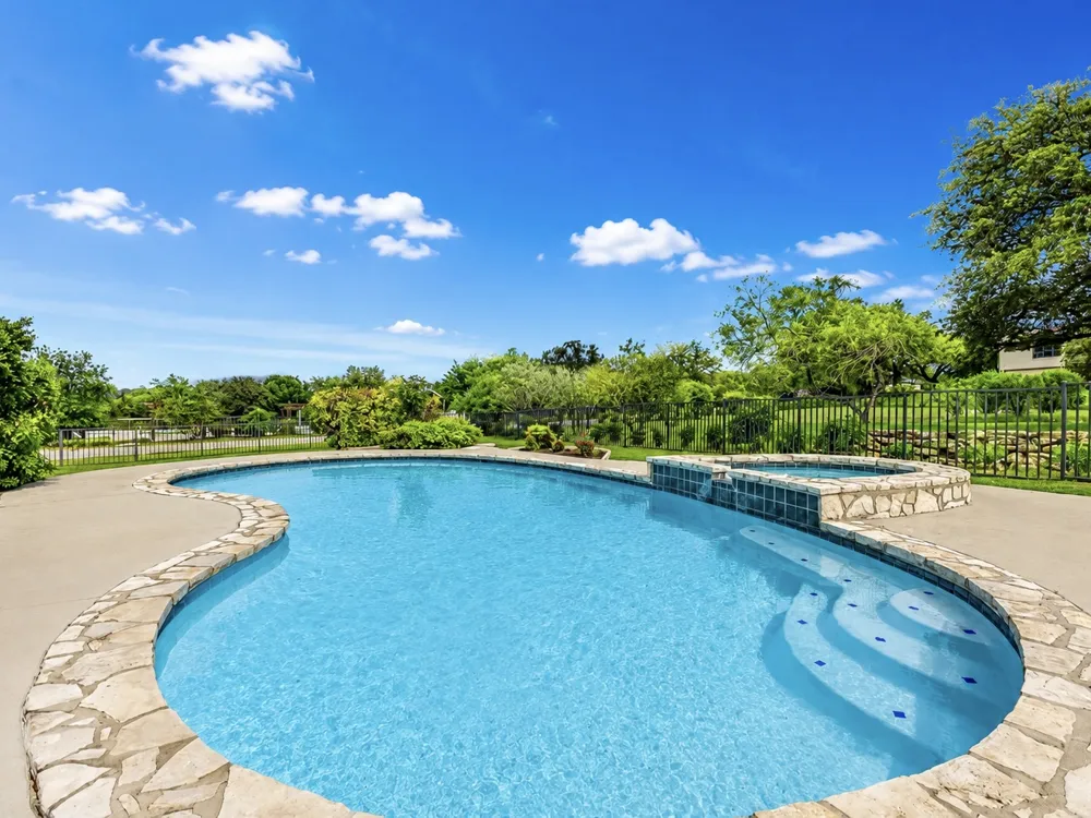 339 Quail Run Court Spicewood, TX 78669