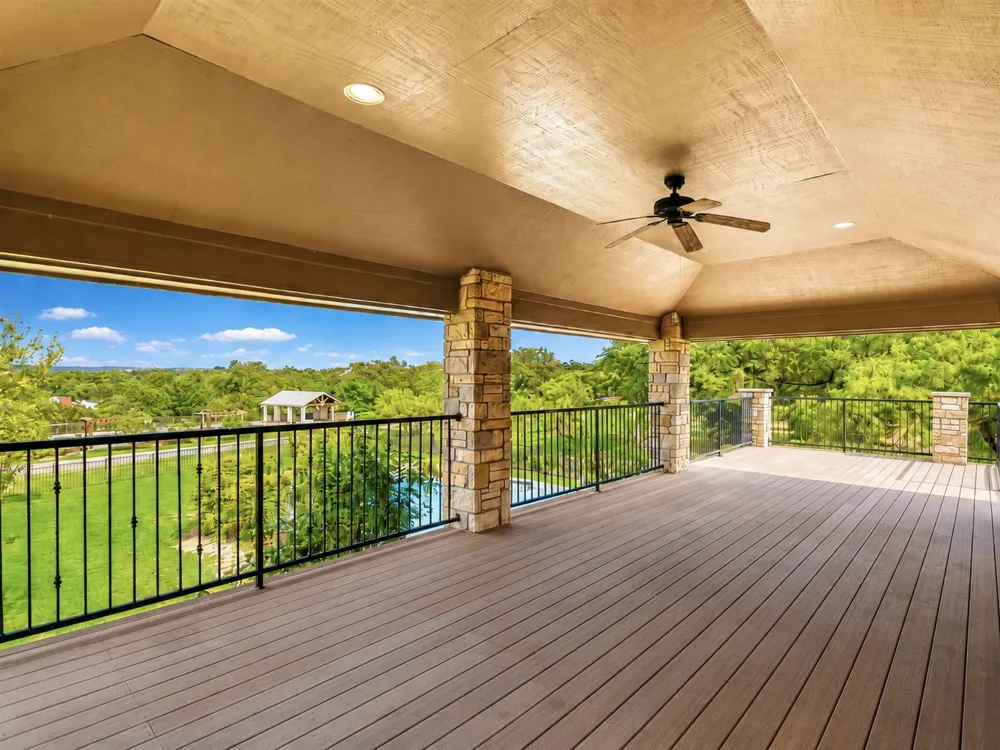 339 Quail Run Court Spicewood, TX 78669