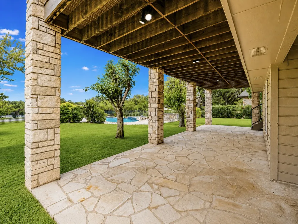 339 Quail Run Court Spicewood, TX 78669