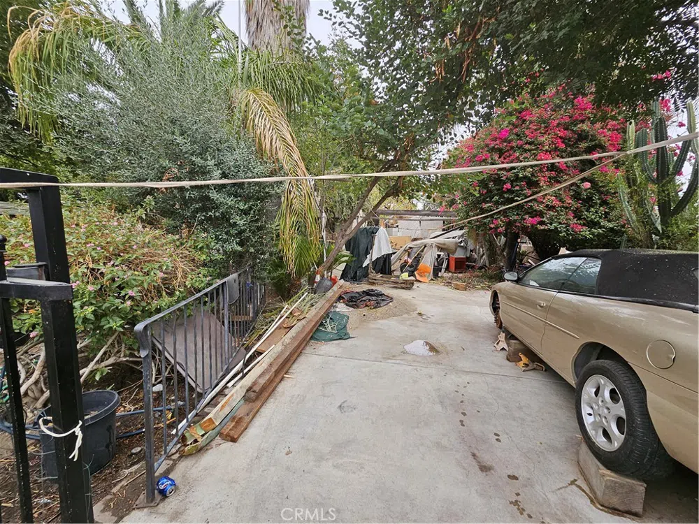 566 E Santa Fe Street San Bernardino, CA 92408