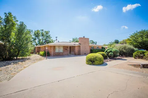 1202 E Hester