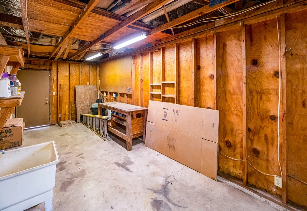 298 Jenkins Road Cedar Creek, TX 78612