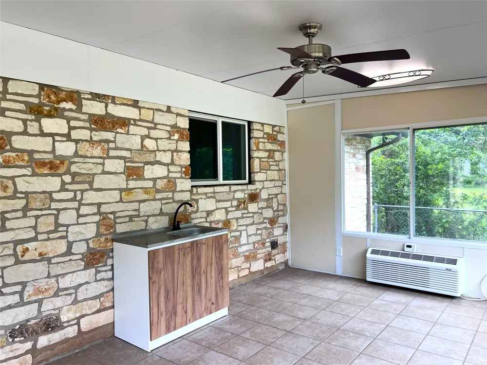 298 Jenkins Road Cedar Creek, TX 78612