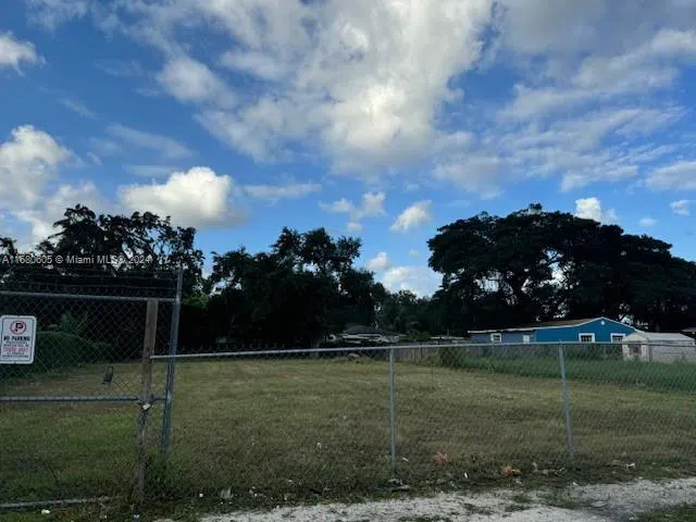 24 NW 55 St
