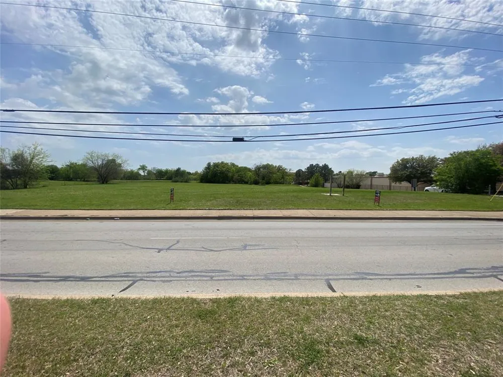 3708 Harwood Road Bedford, TX 76021