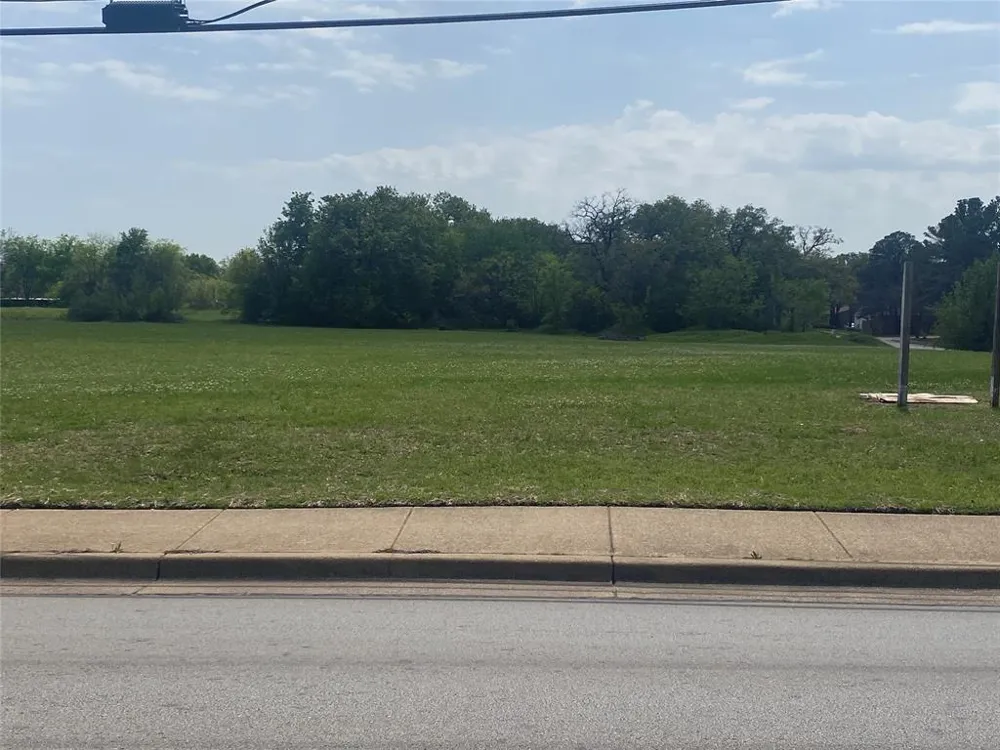 3708 Harwood Road Bedford, TX 76021