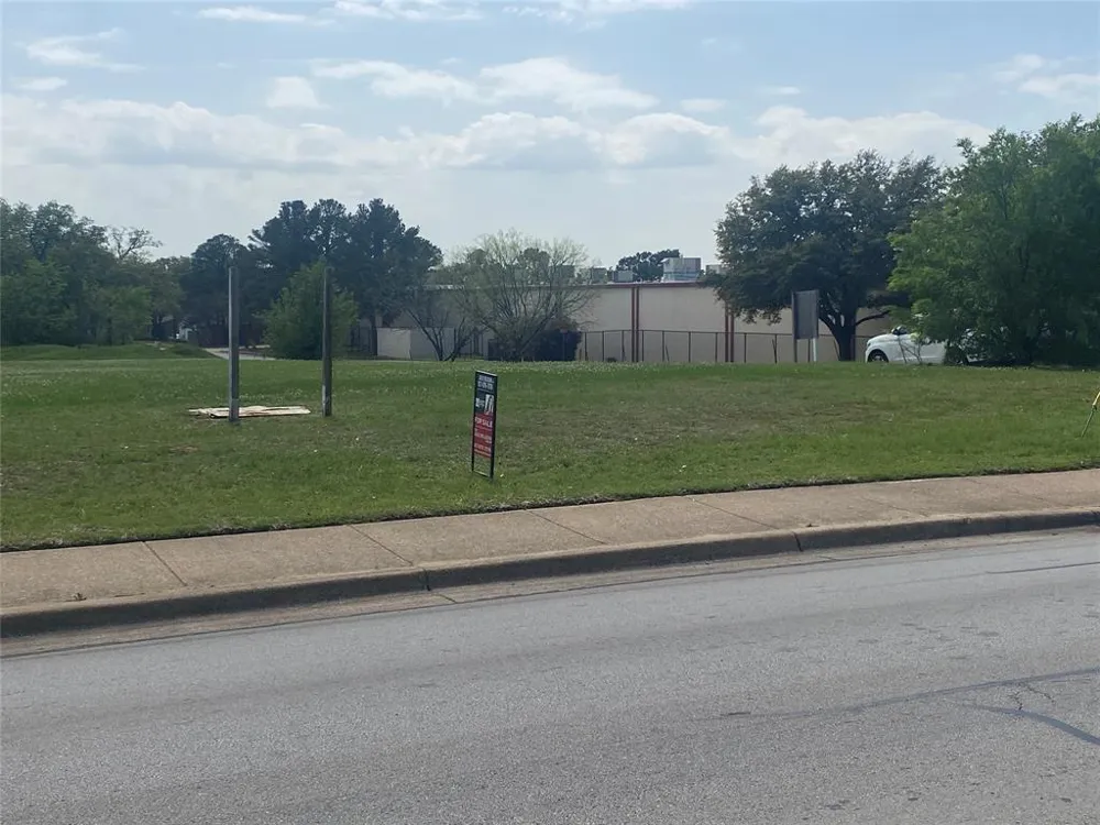 3708 Harwood Road Bedford, TX 76021