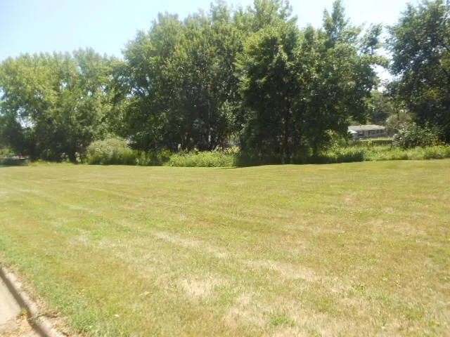 6th Crn 17th St/6th Avenue Windom, MN 56101