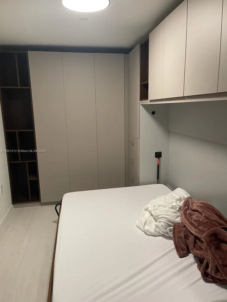 1000 Brickell Plaza #3307 Miami, FL 33131