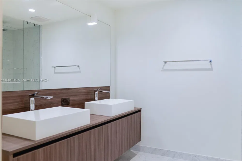 1000 Brickell Plaza #3307 Miami, FL 33131