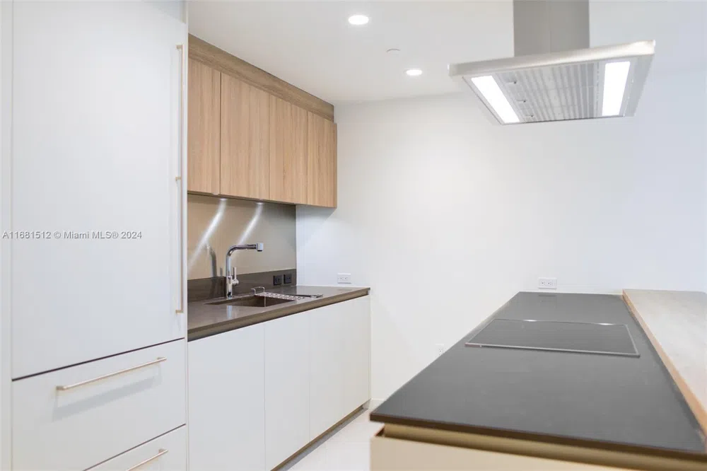 1000 Brickell Plaza #3307 Miami, FL 33131