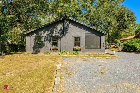 1505 McArthur Drive