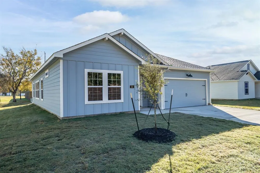 223 Faith Lane Tioga, TX 76271