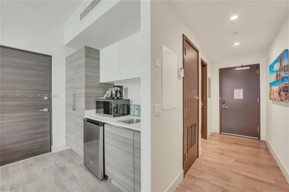 777 Ocean Dr #S316 Hollywood, FL 33019