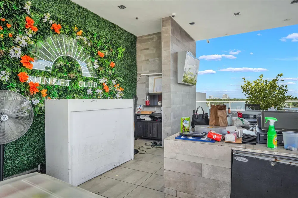 777 Ocean Dr #S316 Hollywood, FL 33019