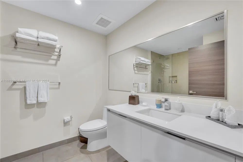 777 Ocean Dr #S316 Hollywood, FL 33019