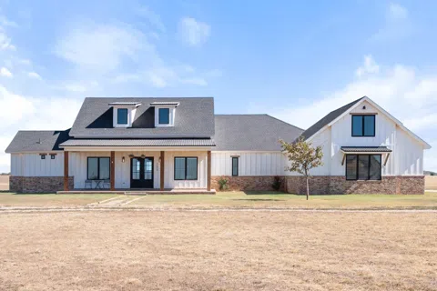 7604 N County Road 3200