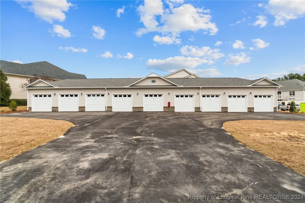 240 Gallery Drive #304 Spring Lake, NC 28390