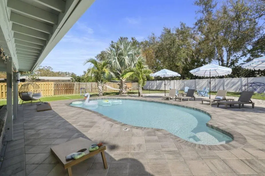 10075 W BAY STREET Seminole, FL 33776