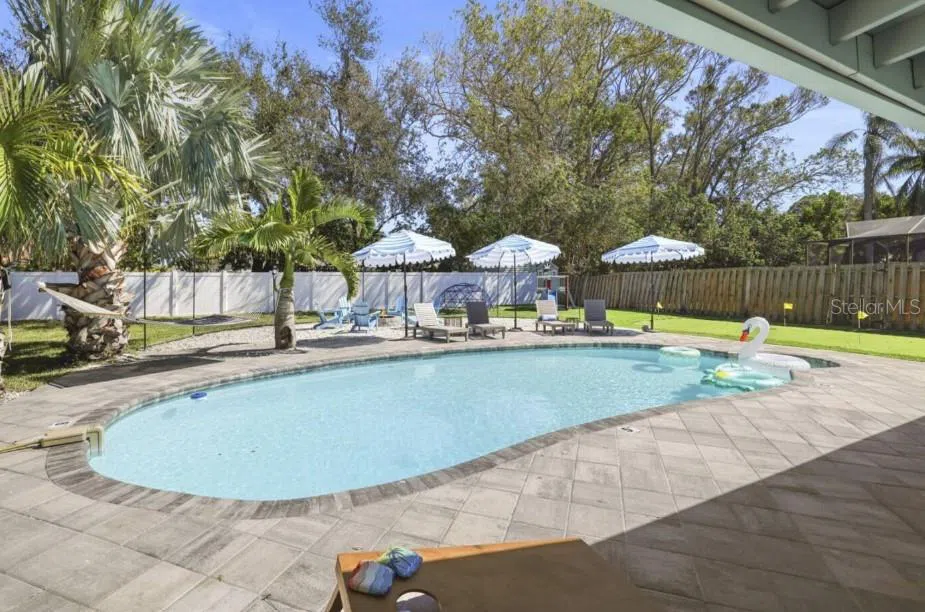 10075 W BAY STREET Seminole, FL 33776