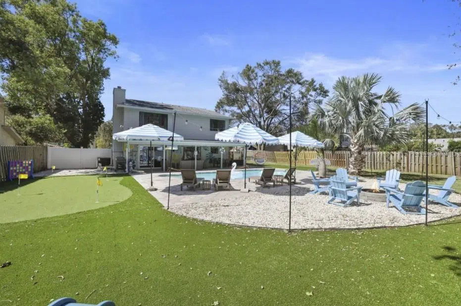 10075 W BAY STREET Seminole, FL 33776