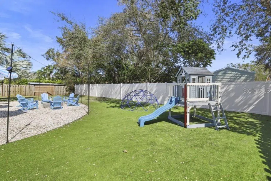 10075 W BAY STREET Seminole, FL 33776