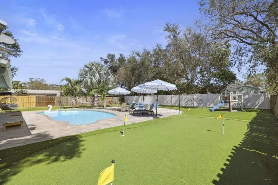 10075 W BAY STREET Seminole, FL 33776