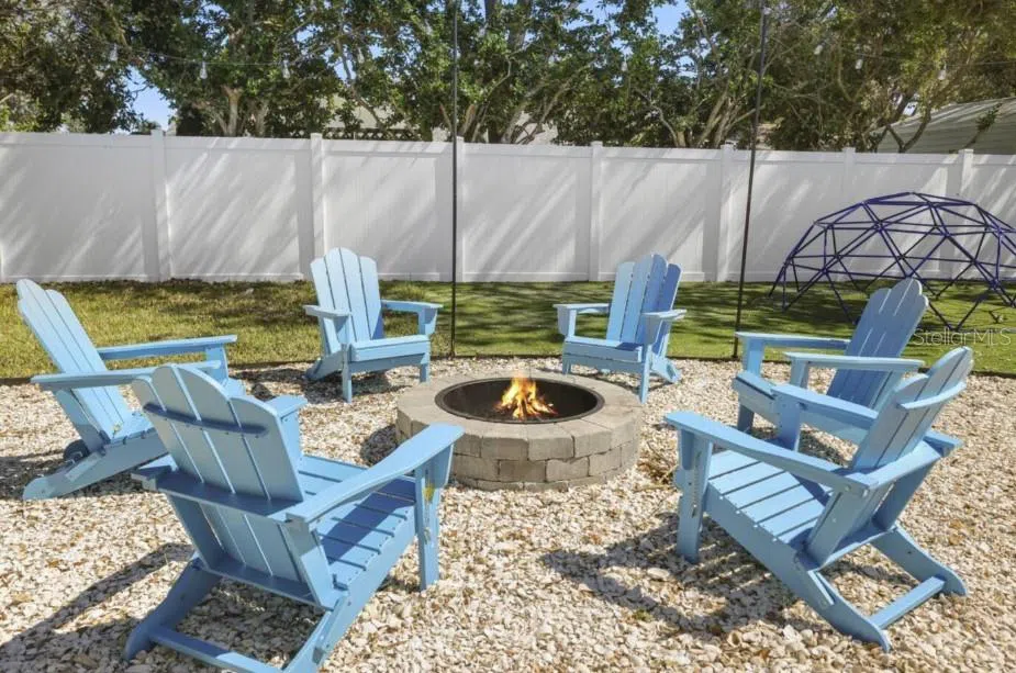 10075 W BAY STREET Seminole, FL 33776