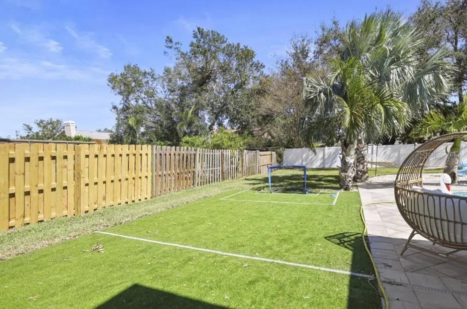 10075 W BAY STREET Seminole, FL 33776