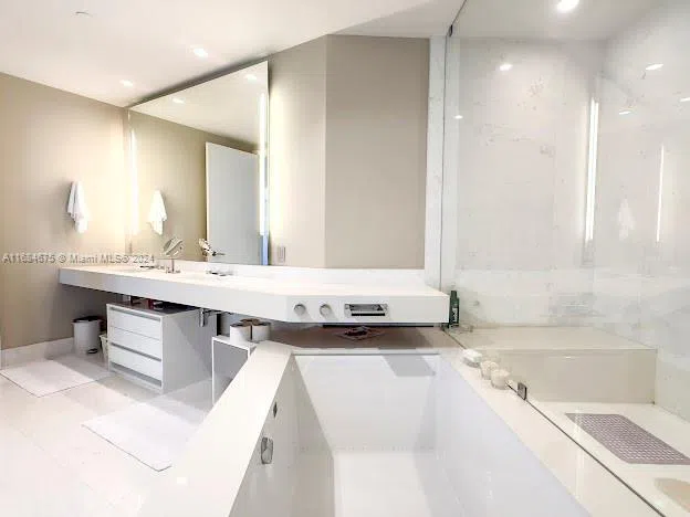 18555 Collins Ave #5203 Sunny Isles Beach, FL 33160