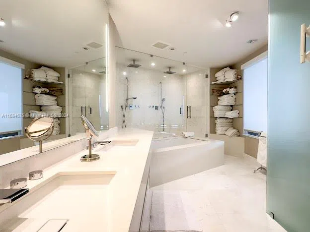 18555 Collins Ave #5203 Sunny Isles Beach, FL 33160