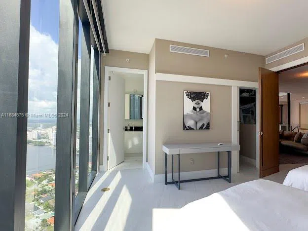 18555 Collins Ave #5203 Sunny Isles Beach, FL 33160