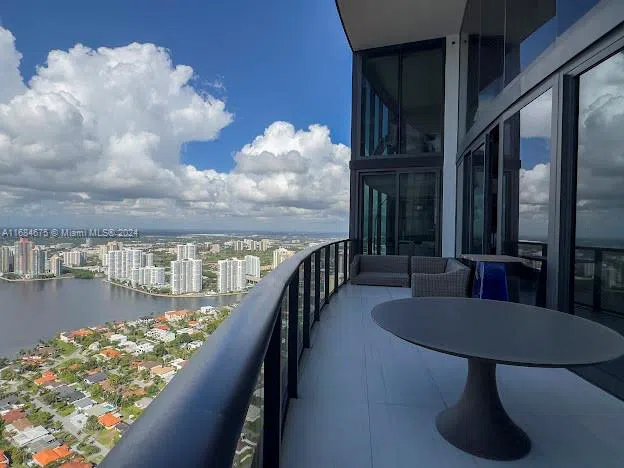 18555 Collins Ave #5203 Sunny Isles Beach, FL 33160