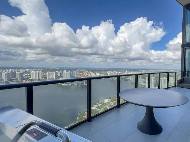 18555 Collins Ave #5203 Sunny Isles Beach, FL 33160
