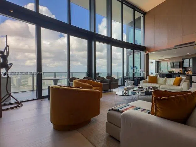 18555 Collins Ave #5203 Sunny Isles Beach, FL 33160