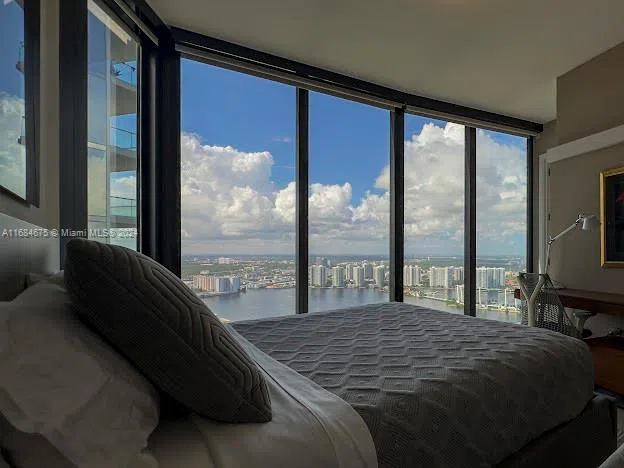 18555 Collins Ave #5203 Sunny Isles Beach, FL 33160
