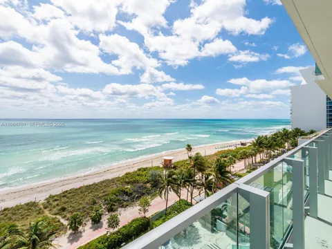 6901 Collins Ave #701