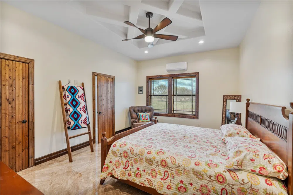 1058 S Smith Avenue Hebbronville, TX 78361