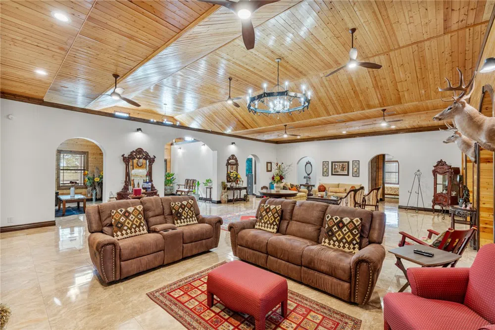1058 S Smith Avenue Hebbronville, TX 78361