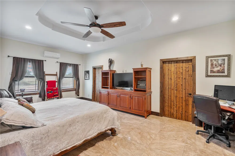 1058 S Smith Avenue Hebbronville, TX 78361