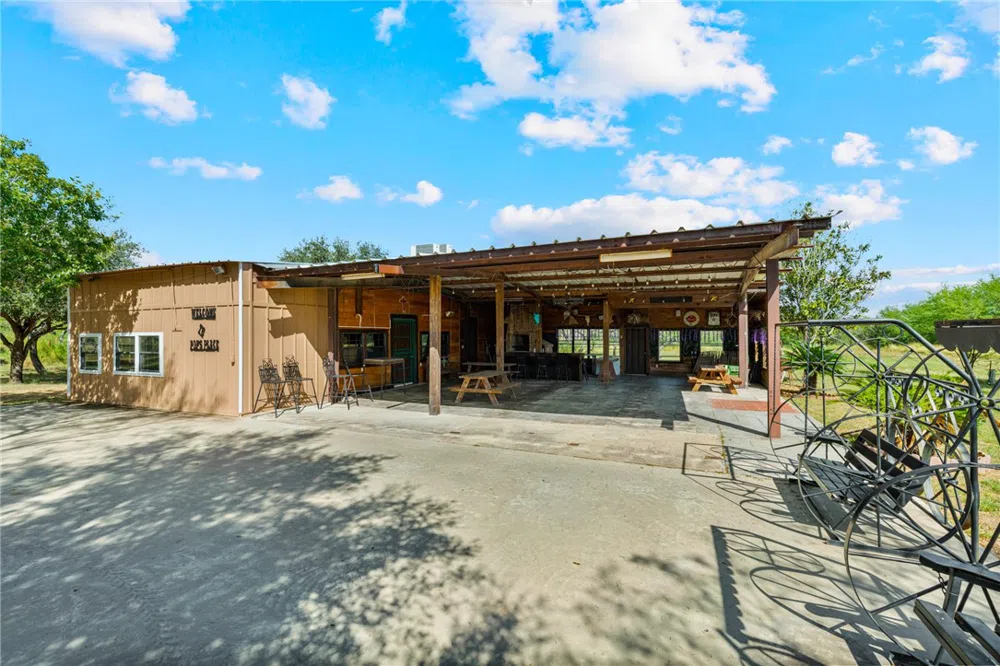 1058 S Smith Avenue Hebbronville, TX 78361
