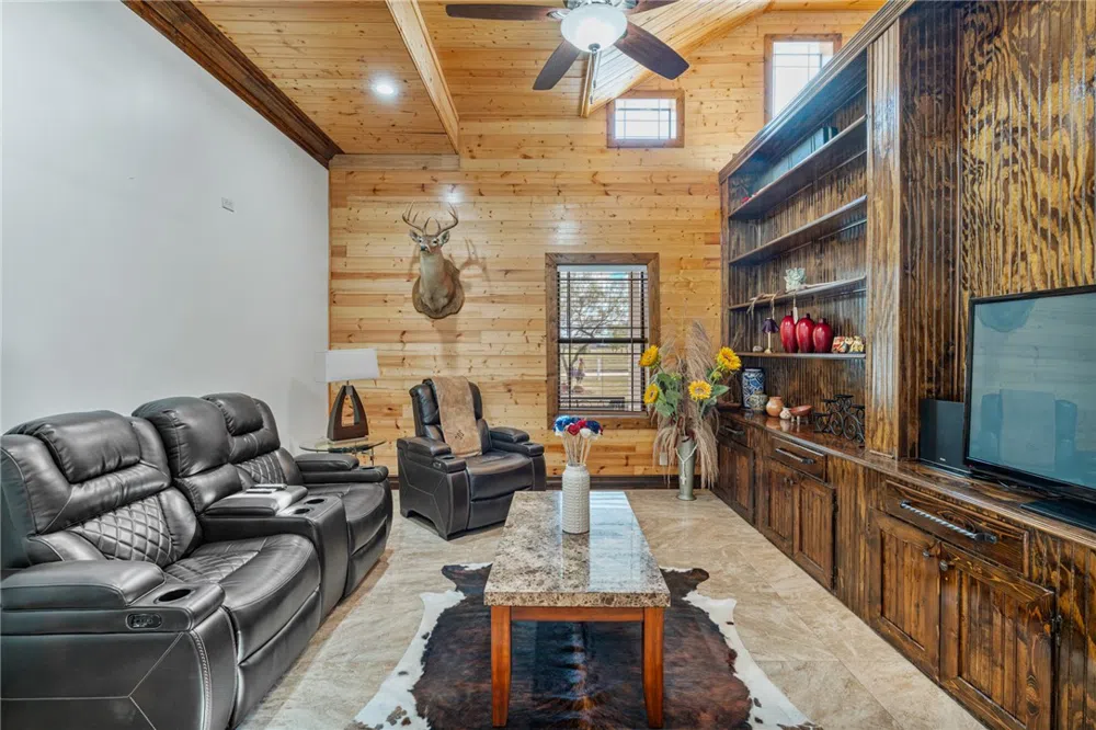 1058 S Smith Avenue Hebbronville, TX 78361