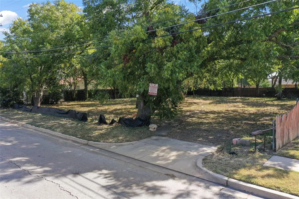 818 E Rogers Street Arlington, TX 76011