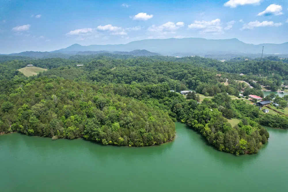 2751 Von Hill Rd Dandridge, TN 37725