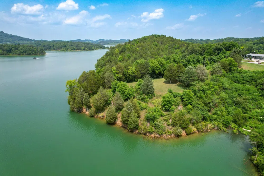2751 Von Hill Rd Dandridge, TN 37725