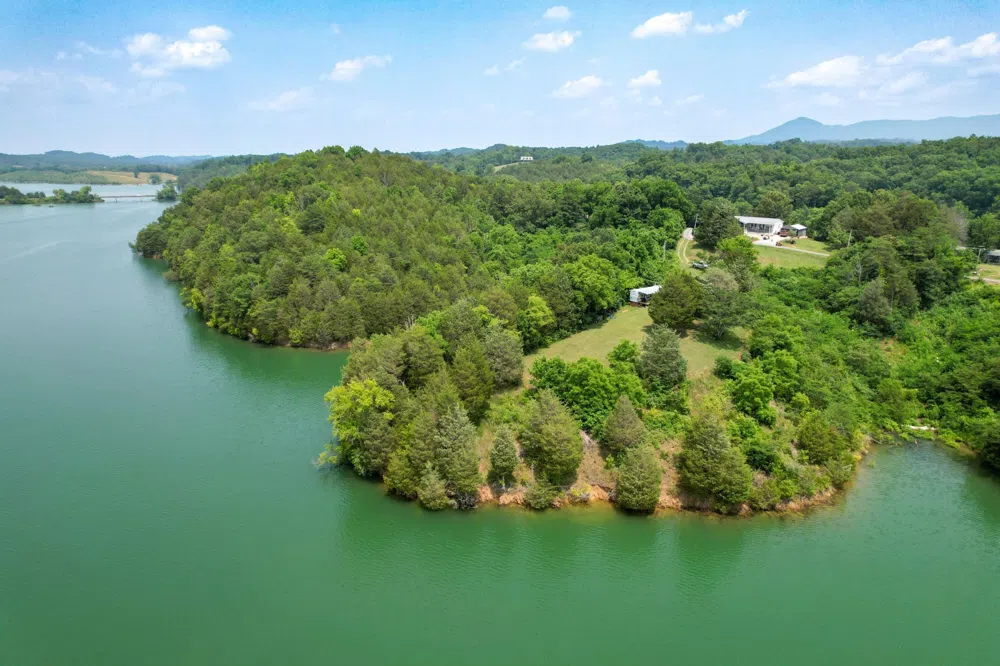 2751 Von Hill Rd Dandridge, TN 37725