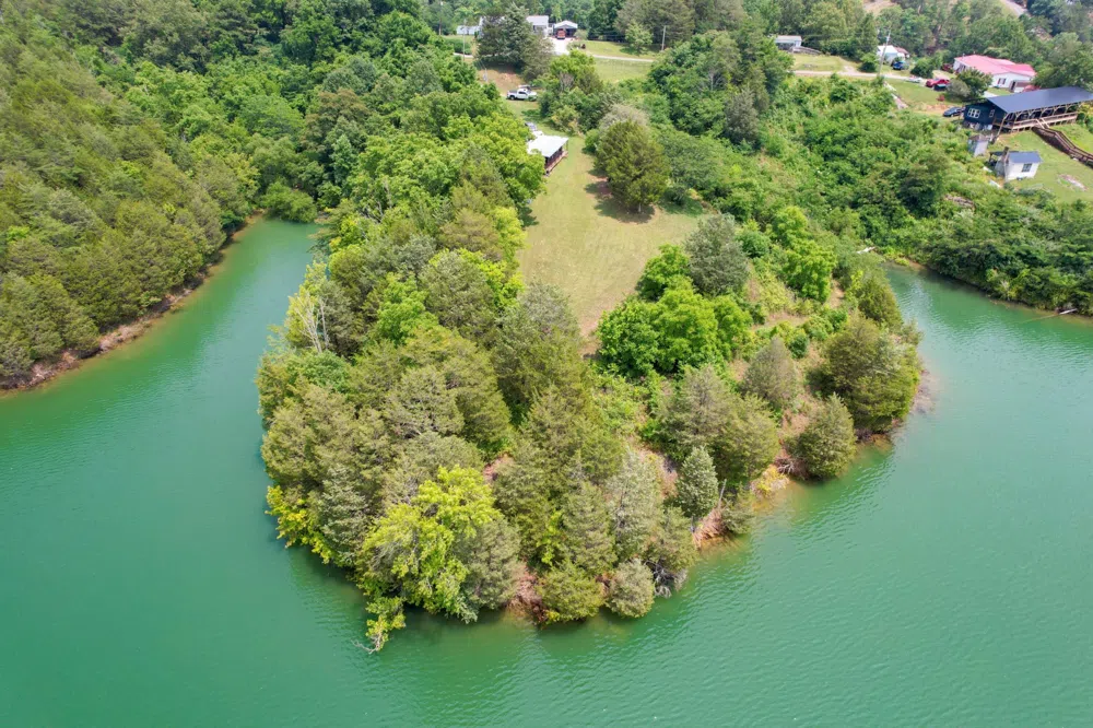 2751 Von Hill Rd Dandridge, TN 37725
