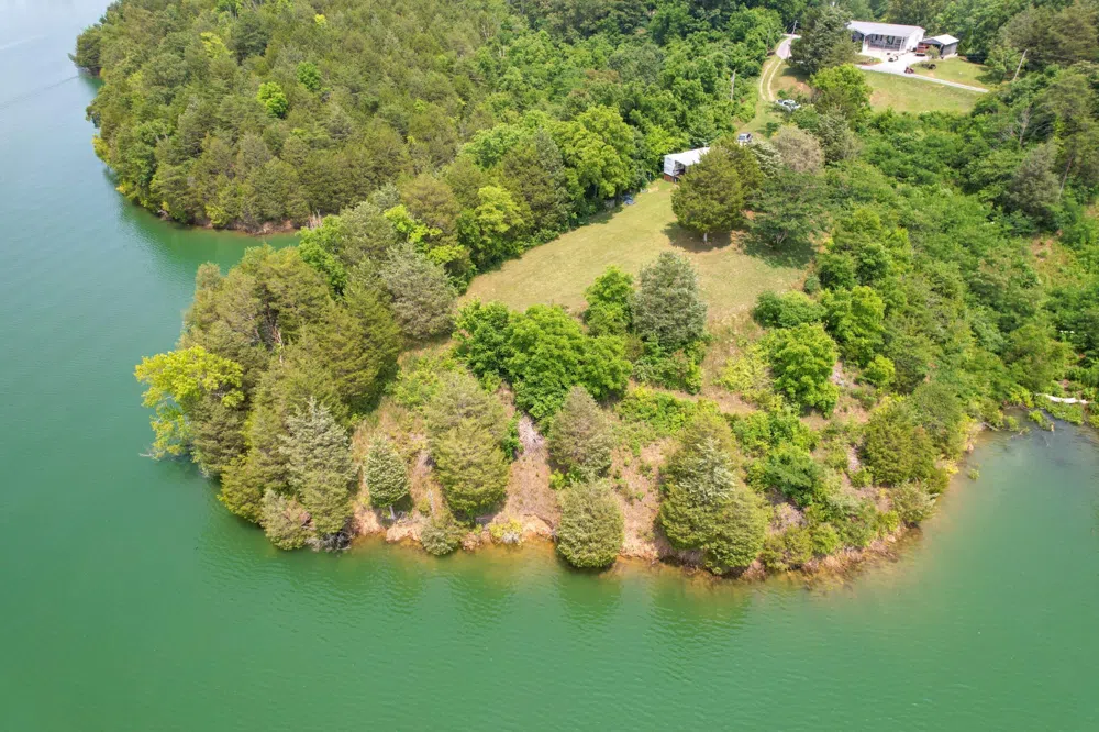 2751 Von Hill Rd Dandridge, TN 37725