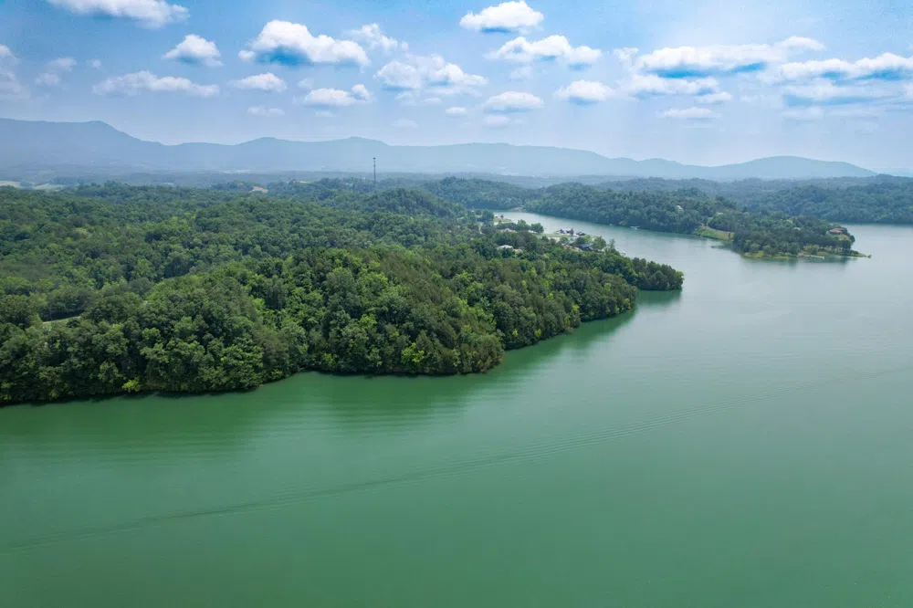 2751 Von Hill Rd Dandridge, TN 37725