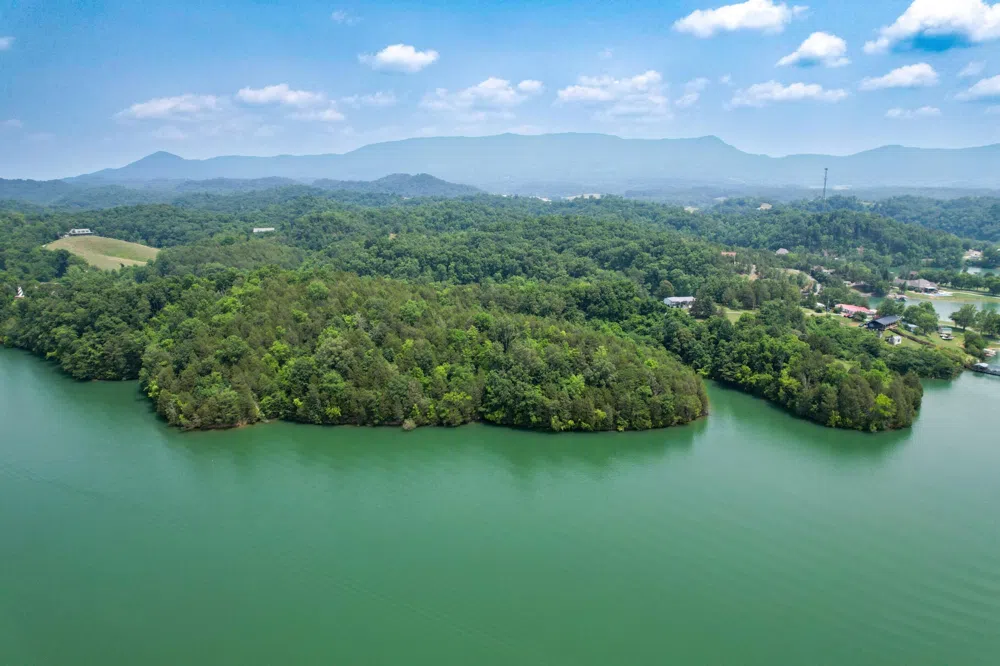 2751 Von Hill Rd Dandridge, TN 37725